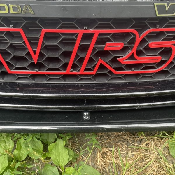 Siglă  Skoda VRS  bară față