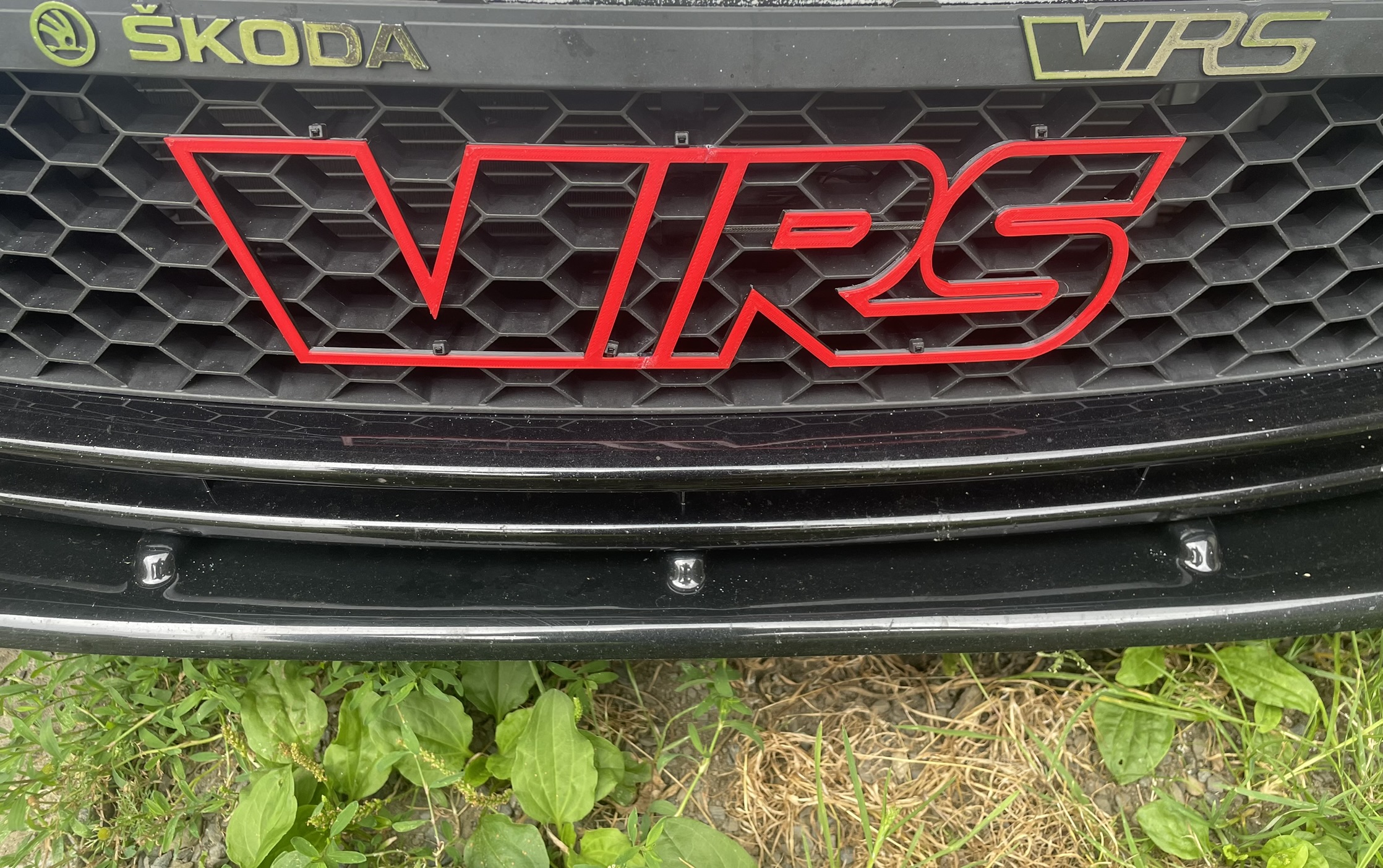 Siglă  Skoda VRS  bară față