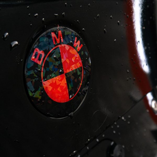 Sigle/embleme BMW  Model Măr Rosu  (Capota/portbagaj/jante/roti/volan)