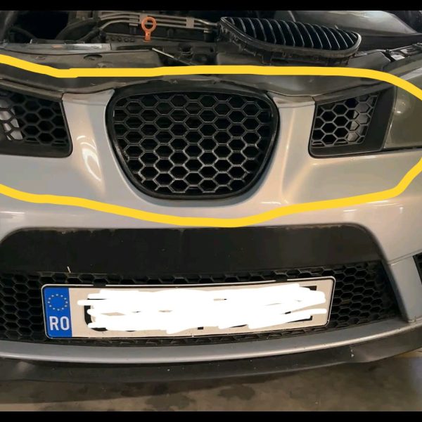 Set Grile Fată Tip Fagure (Centrală + Laterale) - Seat Ibiza 6L (2002 - 2008) Honeycomb cu Cleme OEM - Seat Ibiza 6L MK3