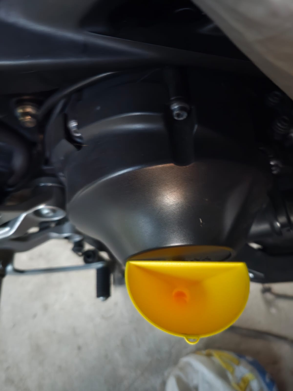 Pâlnie Ulei Dedicată Yamaha Tracer 9 / MT-09 / CP3 (Hands-Free) - imagine 4