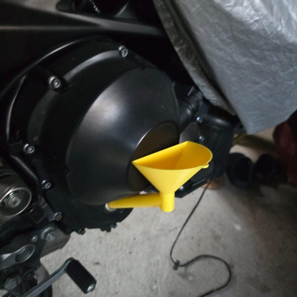 Pâlnie Ulei Dedicată Yamaha Tracer 9 / MT-09 / CP3 (Hands-Free)